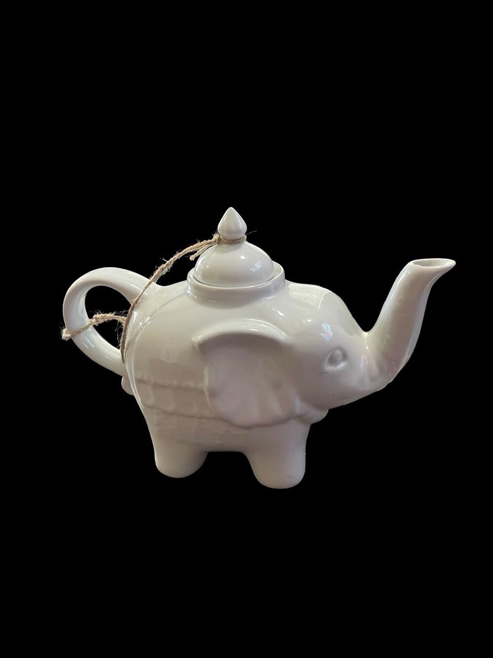 Dash of That White Ceramic Broadway Elephant Teapot 28 oz